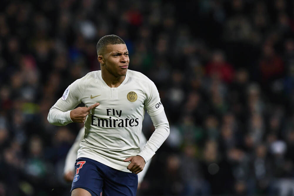 美国对华关税再加码！专家拆解：谁在买单？谁在受益？